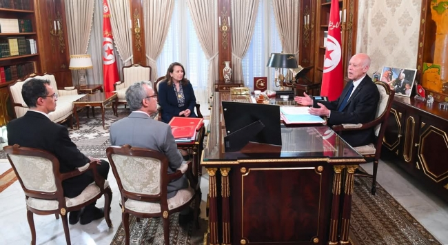 رئيس الجمهورية يسدى تعليماته بإيجاد حلول عاجلة للمنشآت التي زارها من بينها مطحنة الدهماني ومعمل البلاستيك بالمزونة