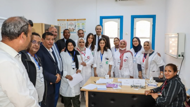 القافلة الصحية بالمناطق الحدودية التونسية الليبية تحقق أرقاما قياسية