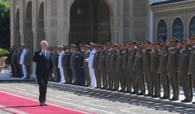 رئيس الجمهورية: الجيش الوطني سدّ منيع وجدار صلب يتكسّر عليه كل من تخوّل له نفسه سوءا بهذا الوطن