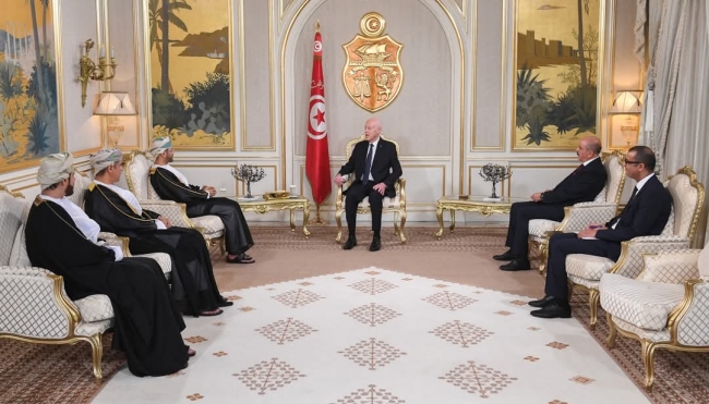  رئيس الدولة يستقبل وزير خارجية سلطنة عمان