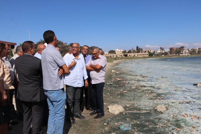 وزير البيئة يعاين التلوث البيئي بسبخة تازركة
