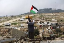 رغم إعلان هدنة: الصحفي الفلسطيني خالد عامر يؤكد تواصل عمليات القصف وسياسة التجويع في غزّة
