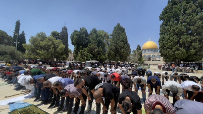 المسجد الأقصى يحتضن عشرات الآلاف من المصلين في صلاة الجمعة
