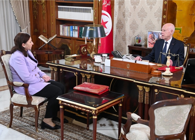 رئيس الدولة يسدي تعليماته بضرورة الإسراع بإعداد مشاريع نصوص جديدة تُمكّن من فتح آفاق رحبة أمام الشّباب