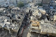 غزة .. غارات في القطاع وإعدامات بالضفة